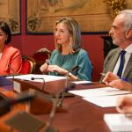 La portavoz del PP en el Senado, la abulense Alicia García, durante su encuentro con colectivos de afectados por la ELA