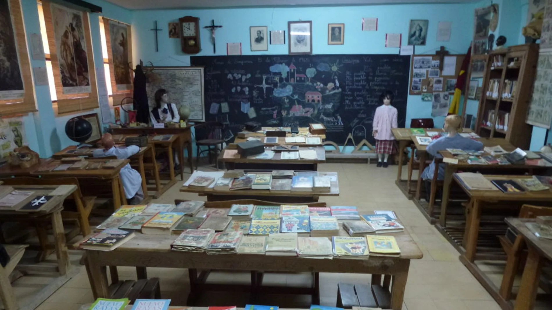 Imagen de la antigua escuela de Otones de Benjumea, hoy sede del museo