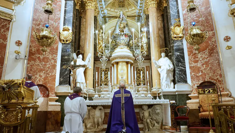 El Arzobispo de Valencia preside en la Basílica una Vigilia de oración por las víctimas