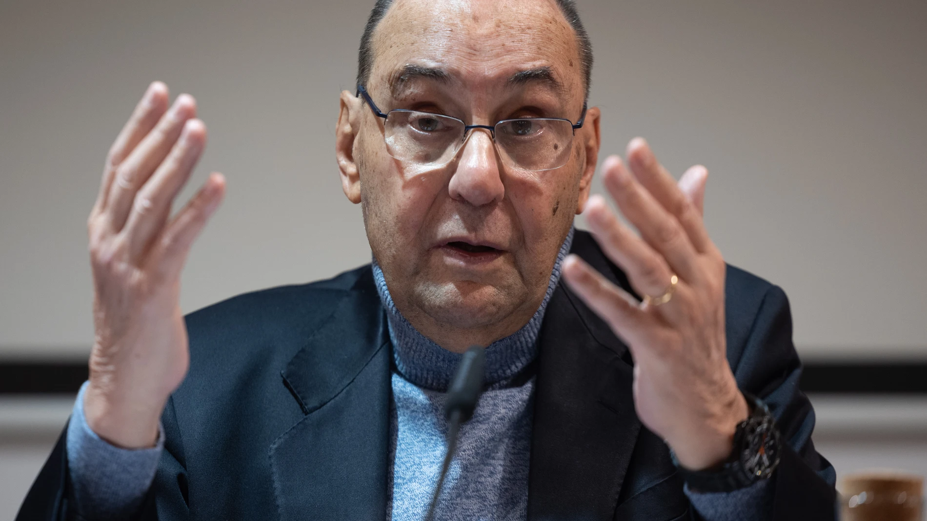 El vicepresidente del Parlamento Europeo entre 1999-2014, Alejo Vidal-Quadras, ofrece una rueda de prensa, en la Asociación de la Prensa, a 23 de febrero de 2024, en Madrid (España). El motivo de la comparecencia es para informar sobre el atentado que sufrió el pasado 9 de noviembre en Madrid. Hasta ahora, Vidal-Quadras ha dado las gracias por el apoyo recibido o ha hecho comentarios tangenciales sobre lo sucedido, pero nunca hasta ahora ha contestado preguntas. El Ministerio del Interior le ...