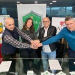 irma del convenio entre la Asociación de Esclerosis Lateral Amiotrófica de Castilla y León (ELACYL), la Asociación de Empresarios de Estaciones de Servicio de Burgos (ADESBUR) y la Agrupación de Vendedores al por menor de Carburantes y Combustibles