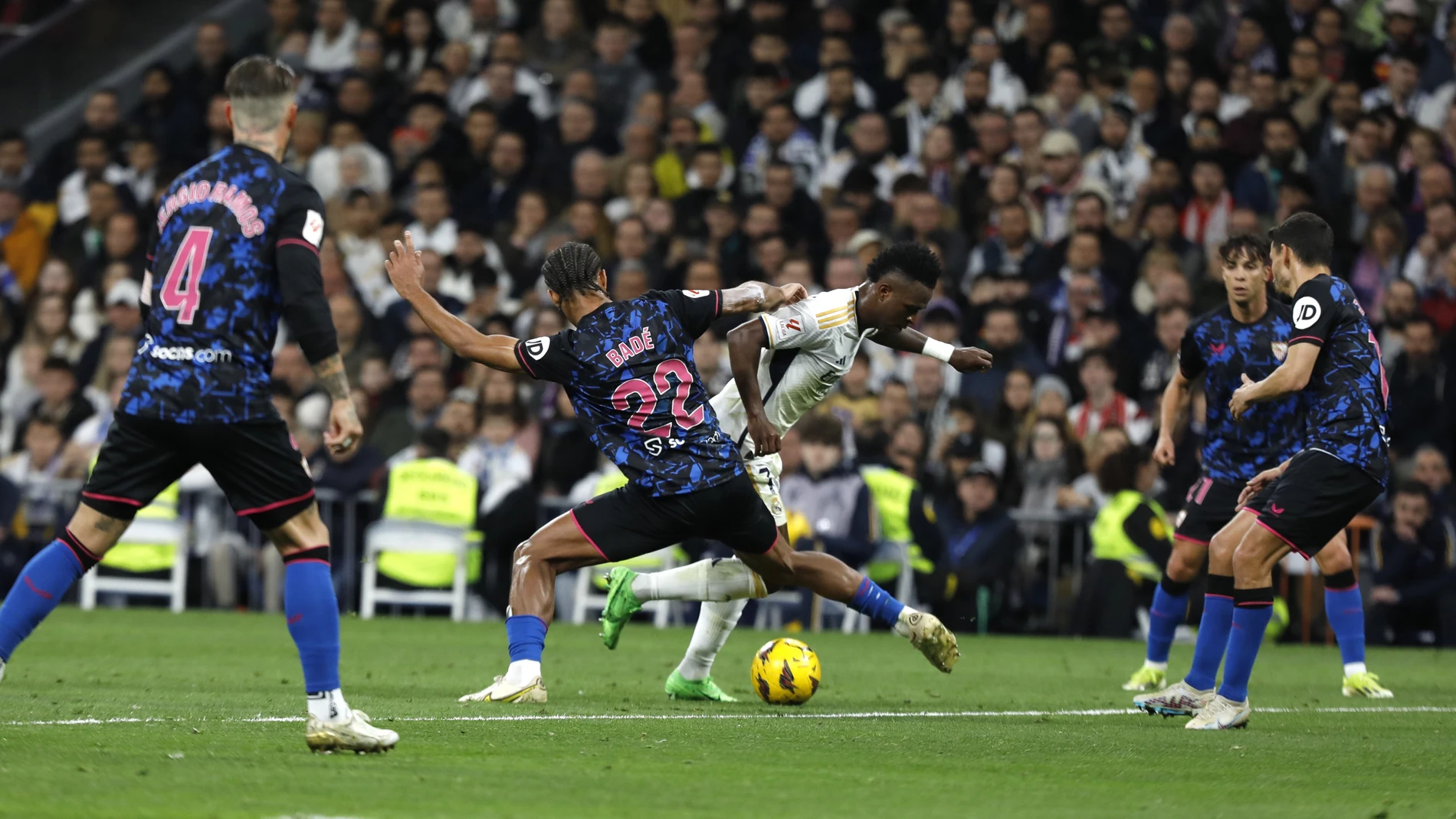 Encuentro de Liga entre el Real Madrid y el Sevilla C.F.