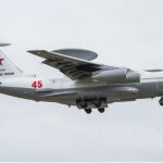 Un avión A-50U ruso con radar giratorio
