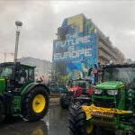 Decenas de tractores toman Bruselas en nueva protesta durante consejo ministros europeos