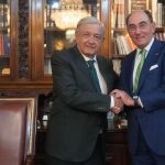 El presidente de México, Andrés Manuel López Obrador, junto al presidente de Iberdrola, Ignacio Galán (derecha)