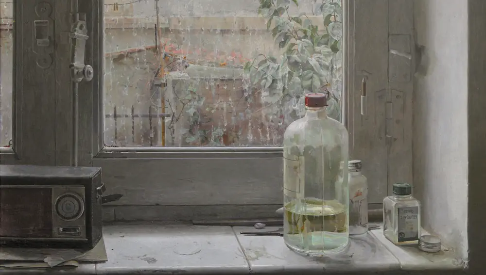 «Ventana con lluvia», de 1970, un cuadro que muestra la factura técnica de la artista y que respira melancolía