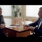 Jordi Évole sentado frente a Carlos Alsina