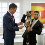 Pedro Sánchez recibe al campeón de la UFC en la categoría de peso pluma, Ilia Topuria