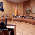 El pleno del Ayuntamiento de Valencia "agradece y reconoce" el trabajo de los bomberos en Campanar
