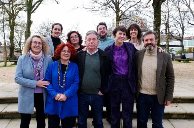 Pontón, en la Alameda de Pontevedra, con el alcalde y siete de los ocho diputados nacionalistas electos por la provincia.