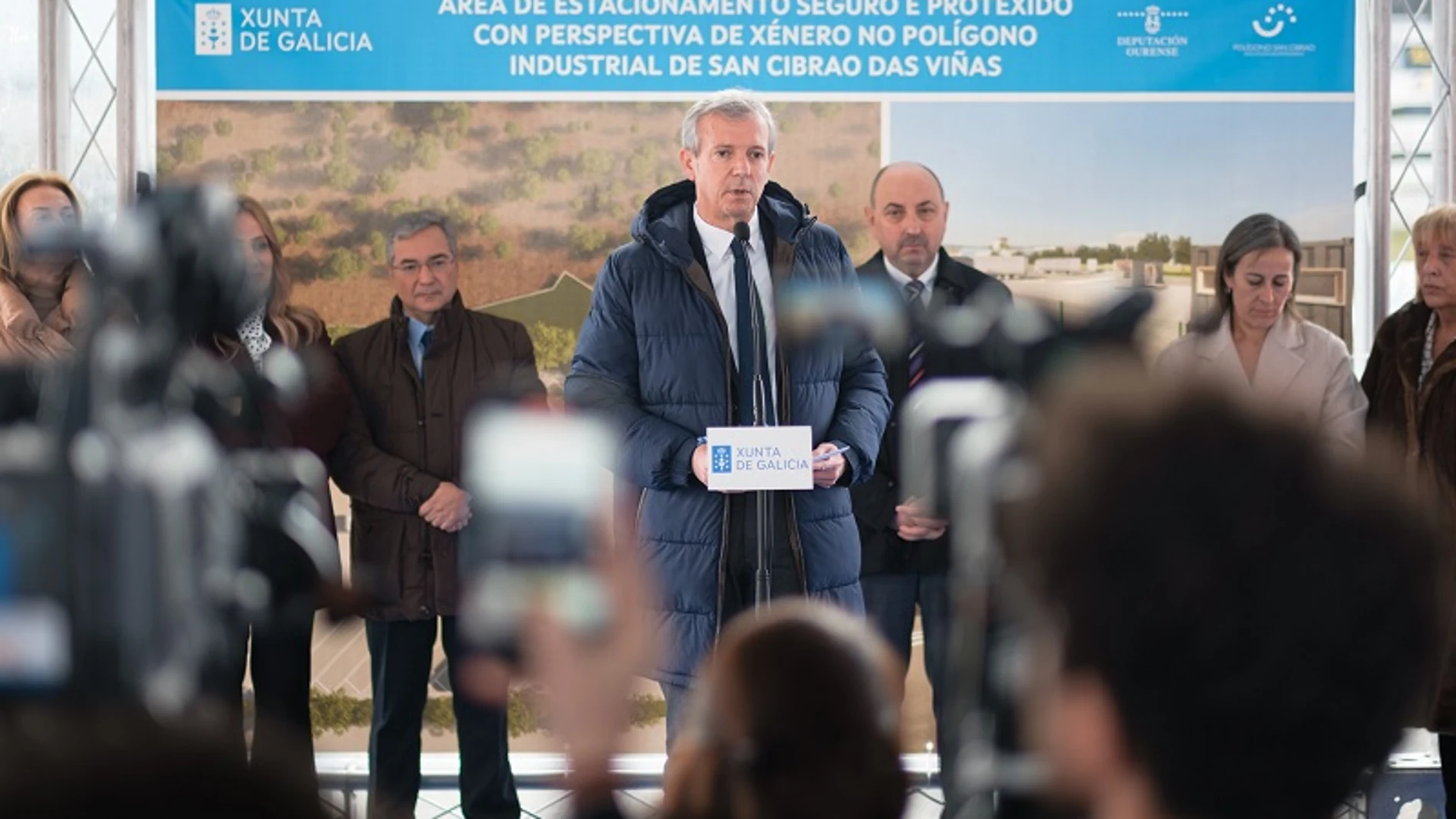 El presidente en funciones durante el acto de presentación del proyecto.