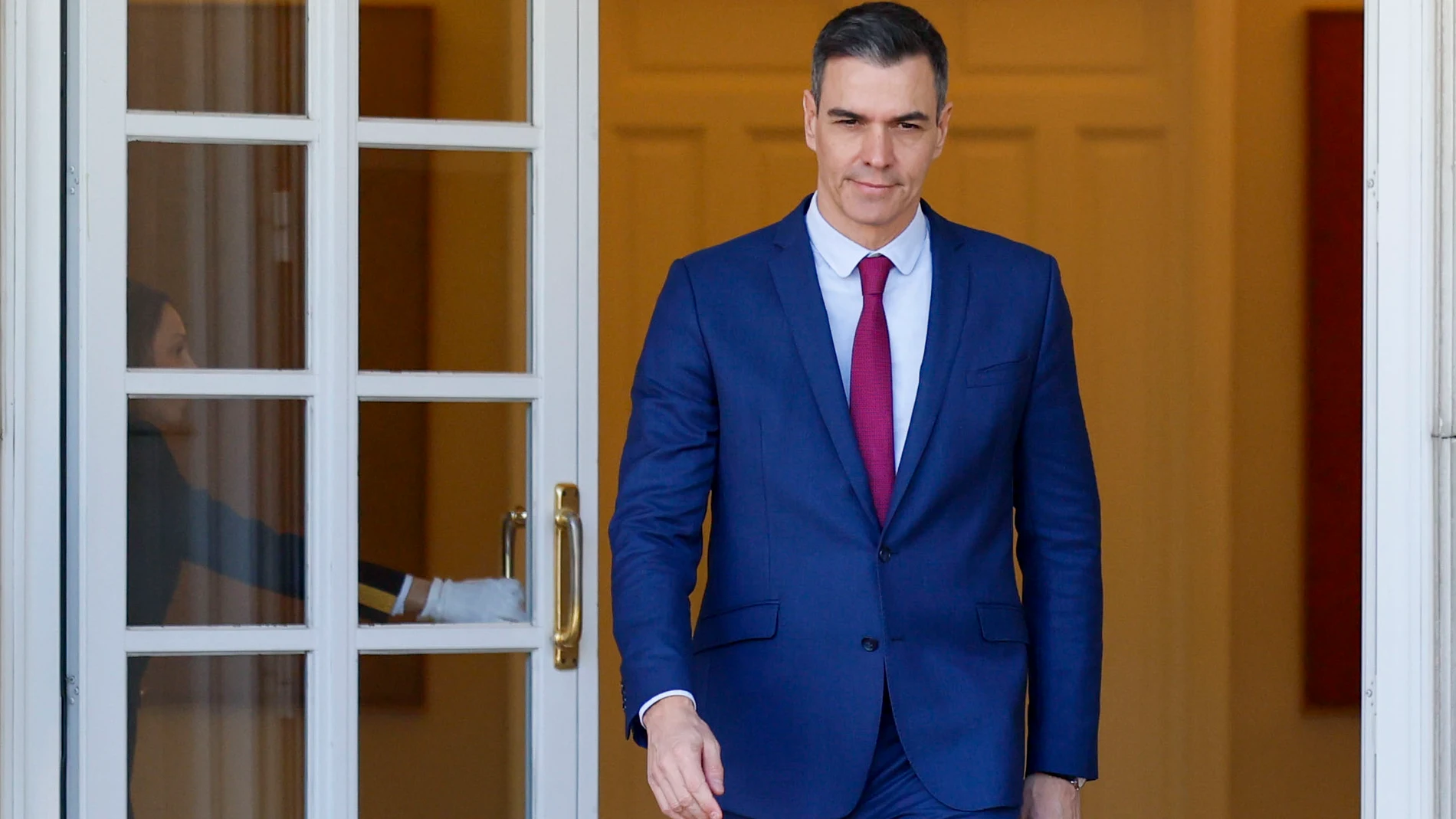 MADRID, 27/02/2024.- El presidente del Gobierno, Pedro Sánchez se dispone a recibir al Cap de Govern del Principat d'Andorra, Xavier Espot Zamora, este martes en el Palacio de La Moncloa.EFE/ Mariscal