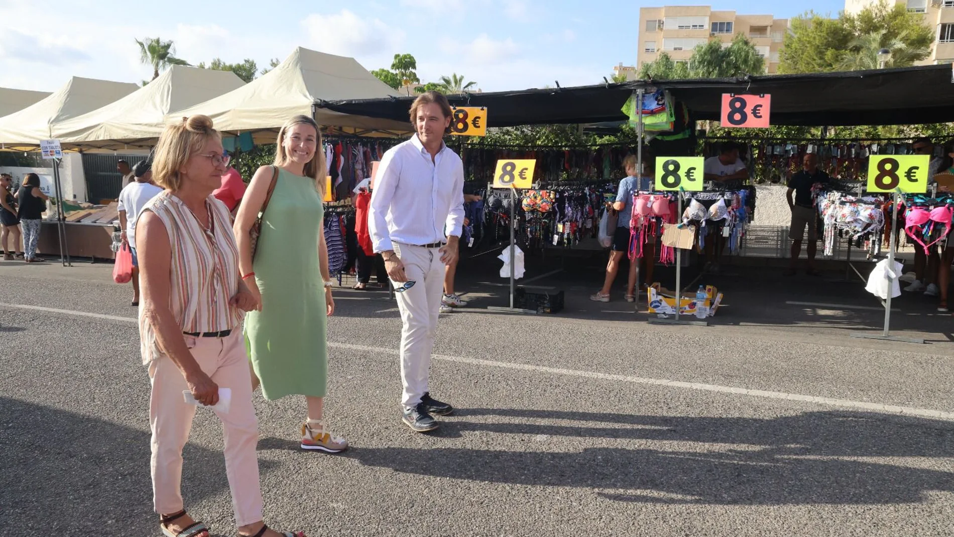 El verano pasado se instaló un mercadillo a modo de prueba en Urbanova, con gran éxito de público.