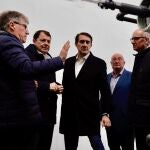 Mañueco durante la visita al nuevo Edar en la provincia salmantina