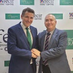 El director general de Eurocaja Rural, Víctor Manuel Martín López, y el presidente de la Federación Empresarial de Ciudad Real (FECIR CEOE-CEPYME), Carlos Marín de la Rubia.
