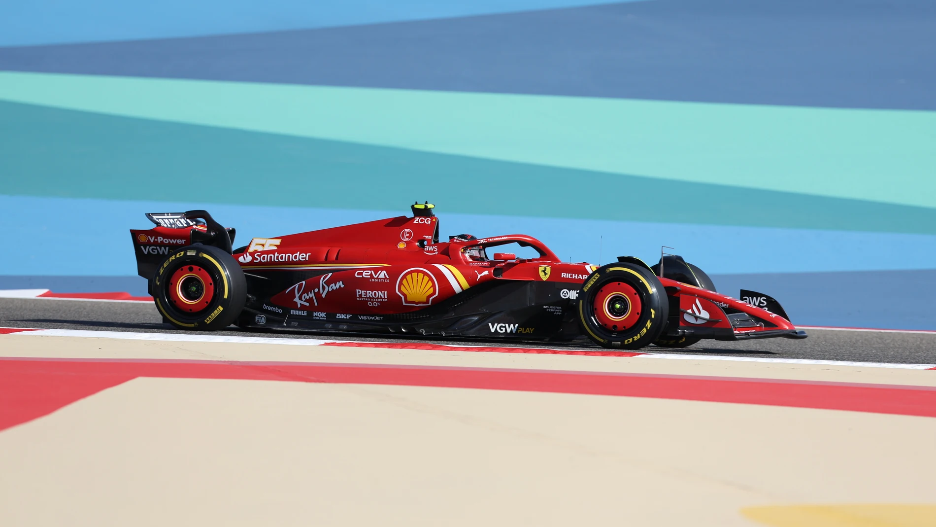 Sakhir (Bahréin), 29/02/2024.- El piloto español Carlos Sainz Jr del equipo Ferrari en acción durante la sesión de entrenamientos libres del Gran Premio de Bahréin de Fórmula Uno, en el circuito Internacional de Bahréin en Sakhir, este jueves.-EFE/EPA/ALI HAIDER