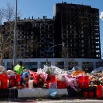 Las ayudas y la solidaridad se abren camino en el drama del incendio de Campanar