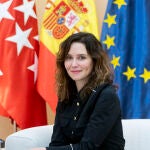 Ayuso se reúne con la presidenta del Parlamento Europeo, Roberta Metsola