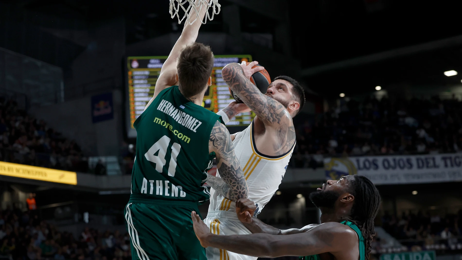Juancho intenta taponar a Poirier