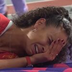 María Vicente llora después de lesionarse en el Mundial de Glasgow