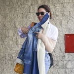 Pilar Rubio, con el brazo en cabestrillo
