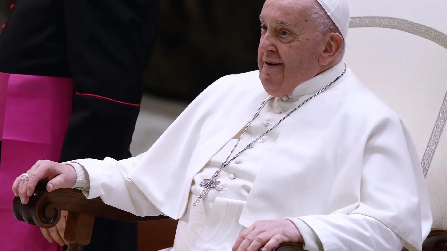 El Papa vuelve a delegar la lectura de un texto a un colaborador: "Todavía estoy un poco resfriado"