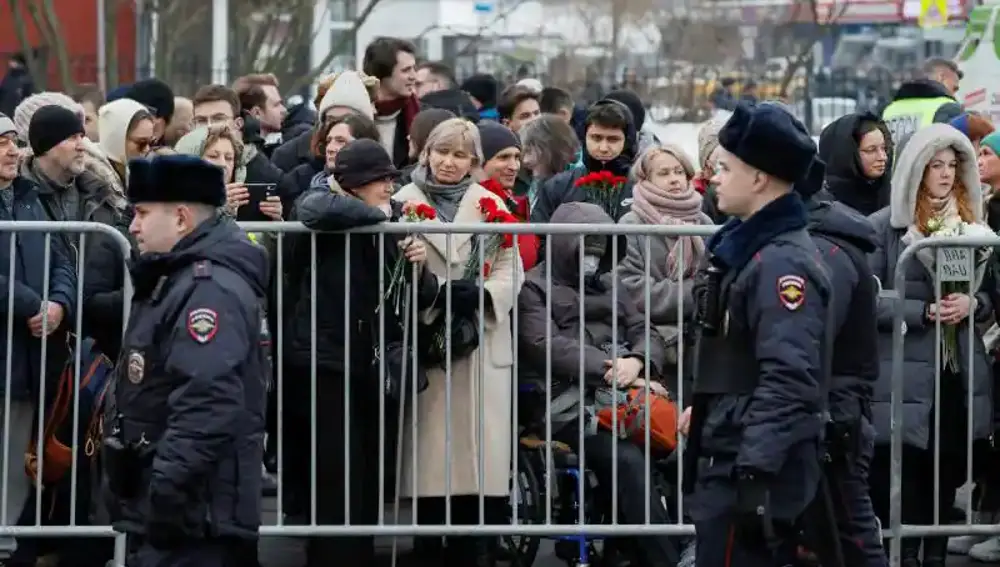 Policia y barricadas en el funeral