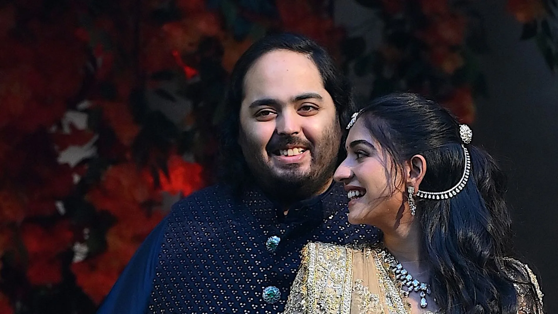 Radhika Merchant junto a su prometido, Amant Ambani