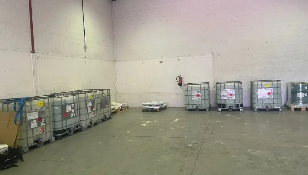 En el laboratorio tenían bidones de hasta 1.000 litros, lo que demostraba su ritmo de producción