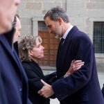El Rey Felipe junto a los hermanos Gómez-Acebo