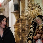 Ayuso recibe la medalla de Camarera Honorífica de la Real e Ilustre Congregación de Nuestra Señora de la Soledad y el Desamparo