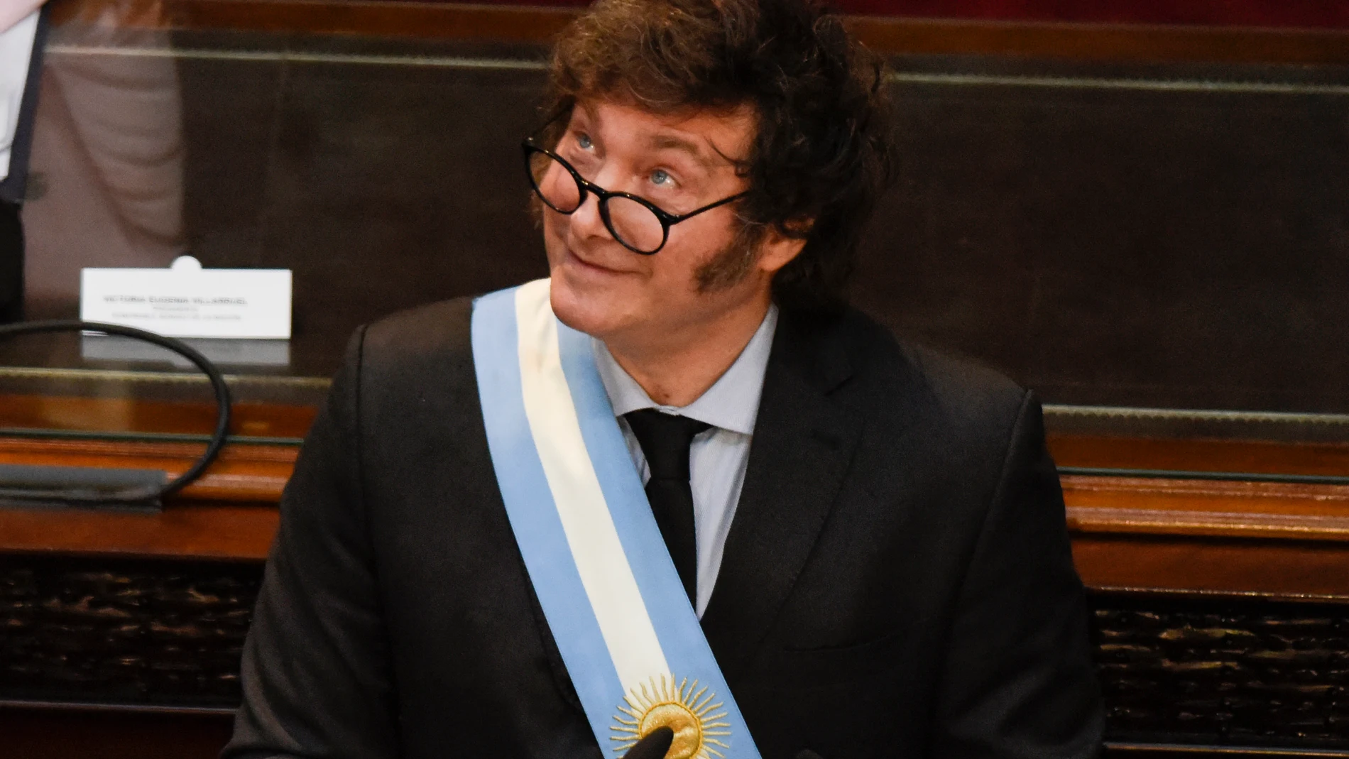AME4444. BUENOS AIRES (ARGENTINA), 01/03/2024.- El presidente de Argentina Javier Milei (c) pronuncia su discurso al inicio de las sesiones ordinarias este viernes, en la Cámara de Diputados, en Buenos Aires (Argentina). Milei denunció este viernes que el populismo hurtó buena parte de los ingresos de la población, al hacer un repaso de la "herencia" recibida de la Administración del peronista Alberto Fernández (2019-2023). EFE/Matías Martin Campaya