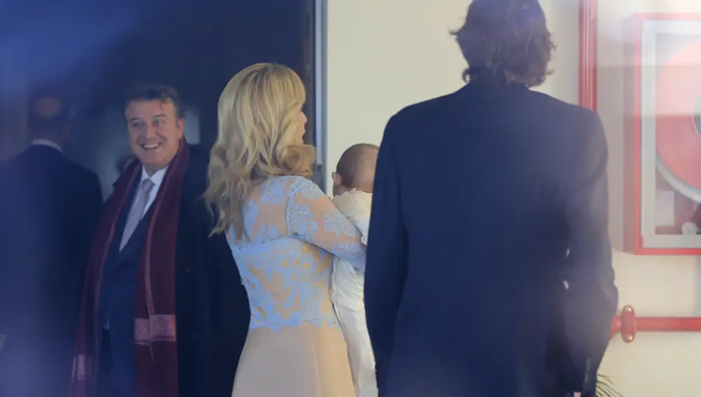 Nadia Halamandari y Fernando Gómez-Acebo en el bautizo de su hijo Nicolás en 2016
