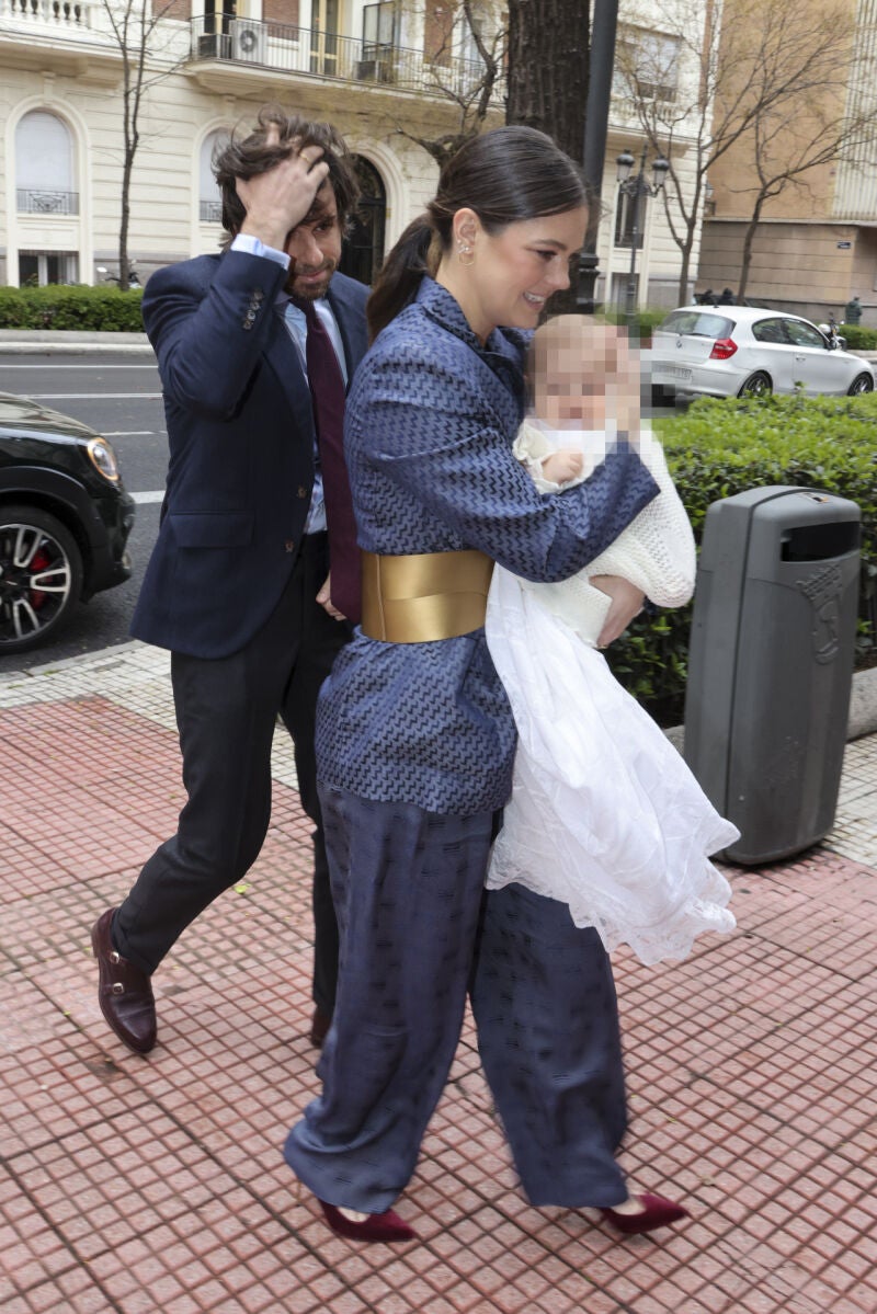 Isabelle Junot y Álvaro Falcó con su hija Philippa