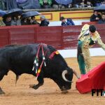 Talavante se impuso al viento, la lluvia y los toros