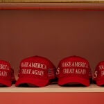Trump afirma estar "lanzado como un cohete" hacia la nominación republicana tras ganar en Michigan, Misuri y Idaho