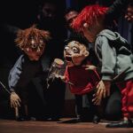 Actuación de "La Bruja Rechinadientes", de la compañía salmantina "Katua&Galea"