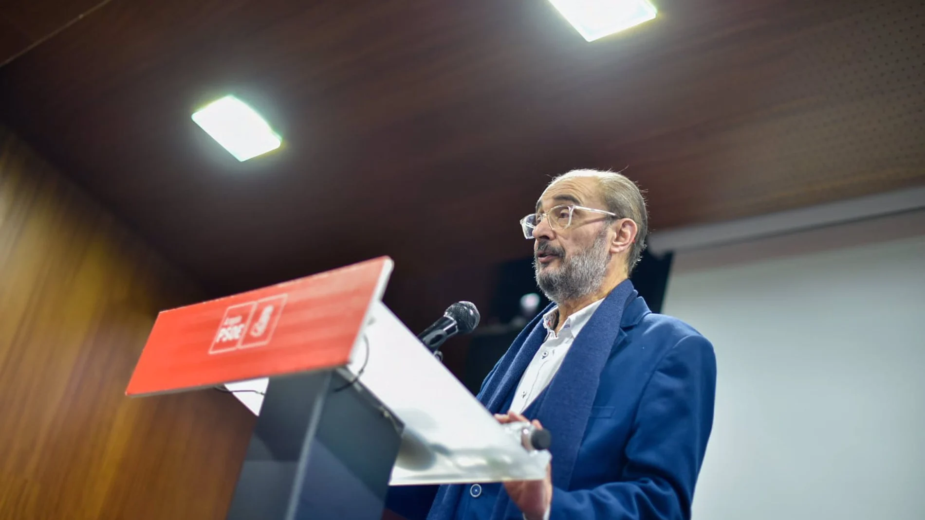 Javier Lambán tacha de "repudiables" los procedimientos de protesta de los agricultores frente a las Cortes de Aragón
