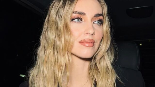 Chiara Ferragni con traje negro para su estrevista más esperada.