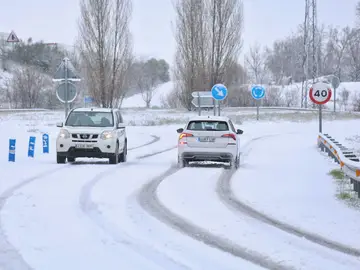 Alerta por nieve en varias carreteras de Castilla y León Alerta por nieve en varias carreteras de Castilla y León