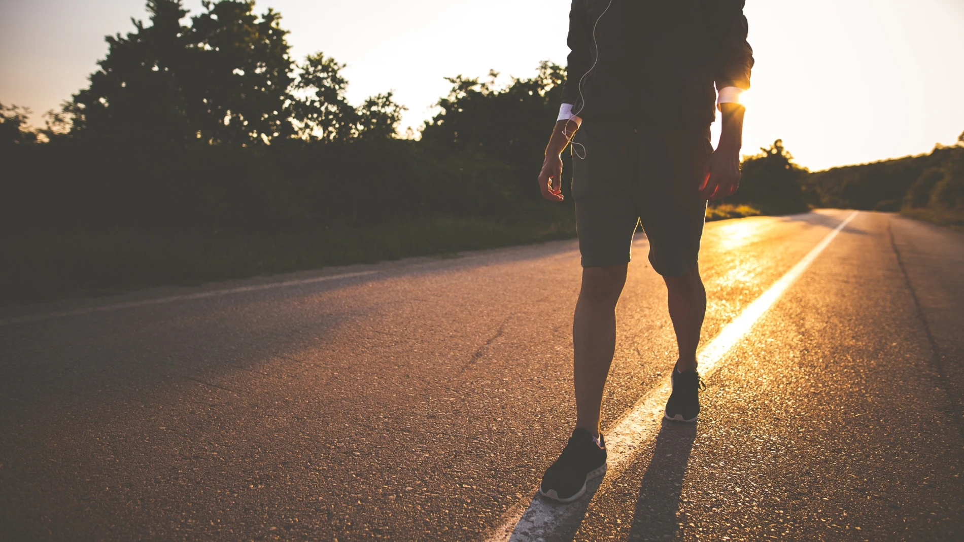 Caminar después de las comidas reduce los niveles de azúcar en sangre y mejora la salud cardiovascular, según un estudio