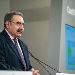 El consejero de Sanidad, Jesús Fernández Sanz, durante la rueda de prensa celebrada este martes 5 de marzo