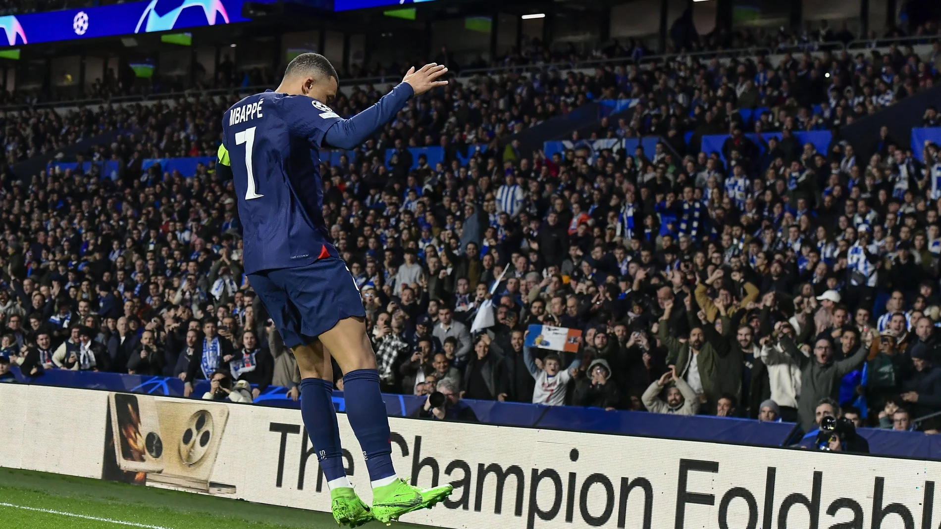 Mbappé celebra el 0-1 a la Real Sociedad