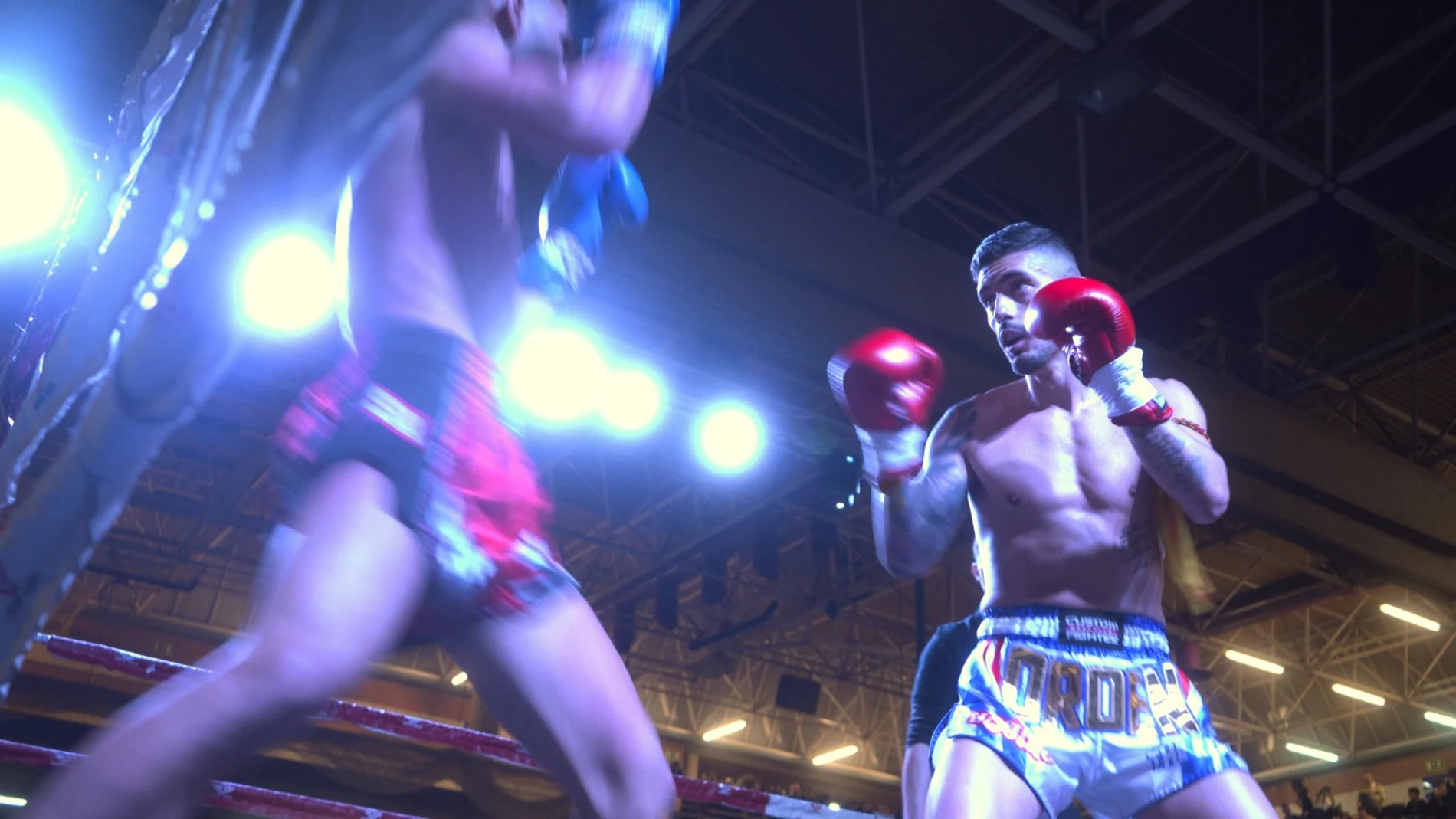 Antonio Orden retiene el título mundial de muay thai