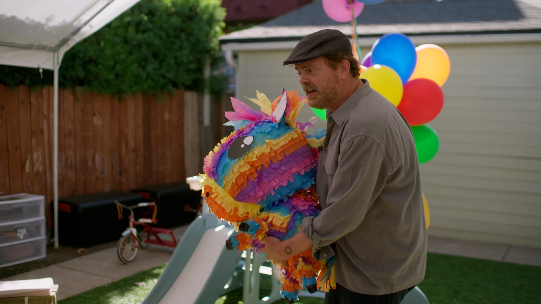 ¿Acompañarías a Rainn Wilson a buscar los lugares más felices del mundo?