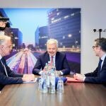 (I-D) El vicesecretario de Institucional del PP, Esteban González Pons; el comisario de Justicia de la Unión Europea, Didier Reynders, y el ministro de Presidencia, Justicia y Relaciones con las Cortes, Félix Bolaños, durante una reunión para desbloquear la renovación del Consejo General del Poder Judicial (CGPJ), en el Parlamento Europeo, a 19 de febrero de 2024, en Bruselas (Bélgica). Reynders ha citado por segunda vez a Bolaños y González Pons en una reunión para tratar de desbloquear la renovación del Consejo General del Poder Judicial (CGPJ), cuyo mandato caducó a finales de 2018. A pesar de la insistencia del Ejecutivo comunitario la reunión ha acabado sin tener acuerdo entre ambas partes. 19 FEBRERO 2024;CGPJ;JUSTICIA;TRIBUNAL;CONSEJO;GENERAL; Comisión Europea 19/02/2024