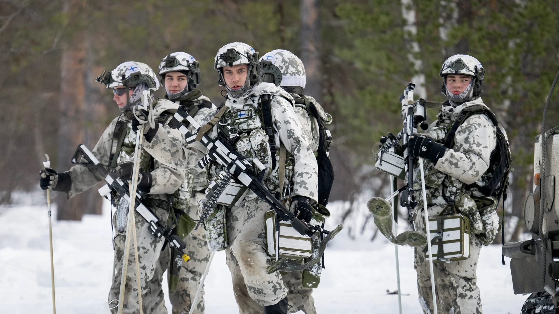 Hetta (Finland), 05/03/2024.- Finnish hunter soldiers during training together with Swedish units in Hetta, northern Finland, 05 March 2024. The exercise is part of Nordic Response, which is a Norwegian national exercise that is carried out in northern Sweden, Norway and Finland with associated airspace and waters. According to the NATO, military staff from 13 NATO Allies and Partners will be participating in exercise Nordic Response 2024, part of the Steadfast Defender exercise series, in No...