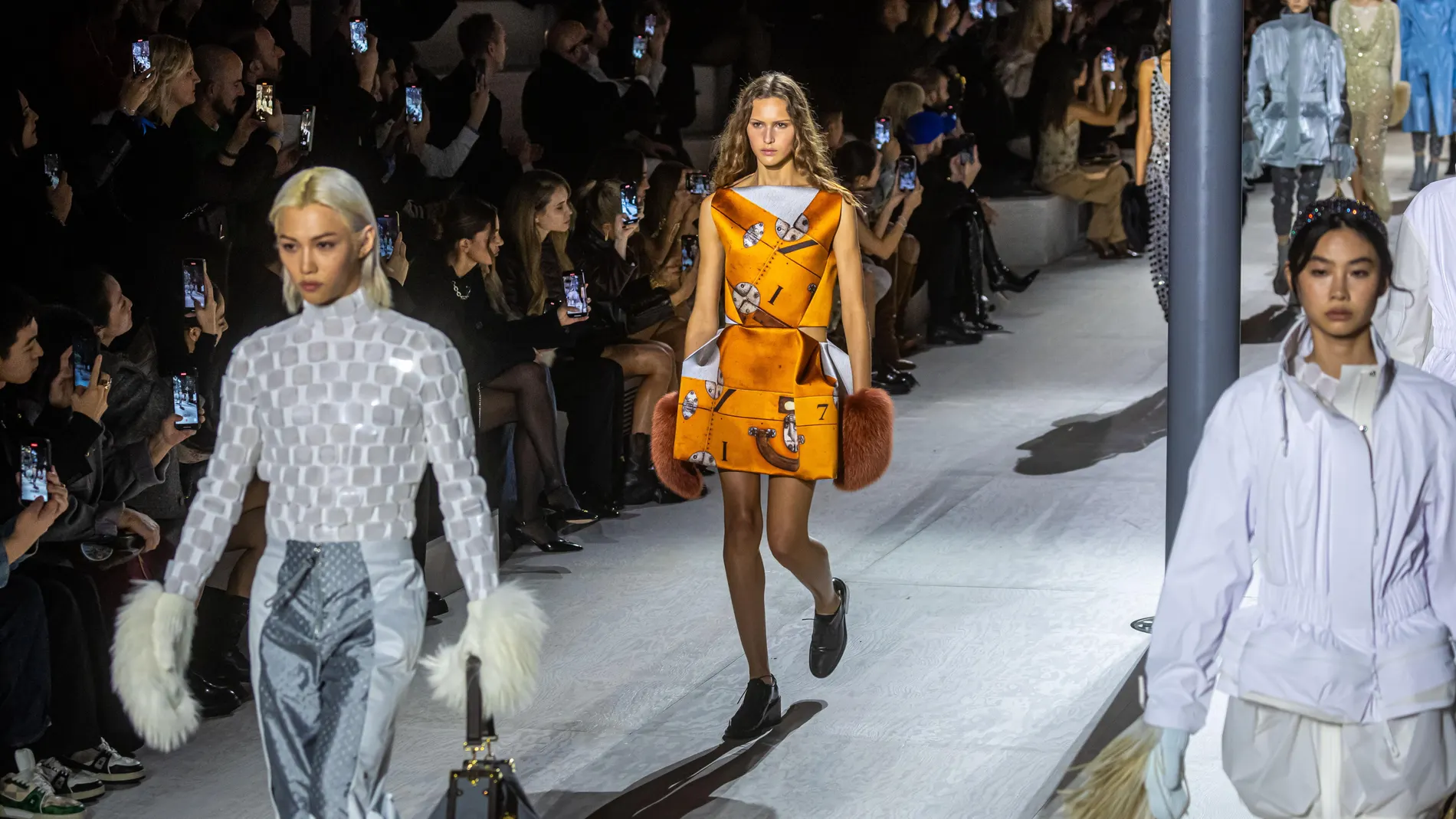 Paris (France), 05/03/2024.- Models present creations from the Fall/Winter 2024/2025 Collection by French designer Nicolas Ghesquiere for Louis Vuitton during the Paris Fashion Week, in Paris, France, 05 March 2024. The presentation of the women's collections runs from 25 February to 05 March 2024. (Moda, Francia) EFE/EPA/CHRISTOPHE PETIT TESSON
