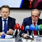 El presidente de la Fele, Juan María Vallejo, atiende a la prensa junto a Enrique Suárez
