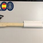 Sucesos.- Arrestado un hombre por amenazar con un hacha de 70 centímetros a los clientes de un bar en Cartagena (Murcia)